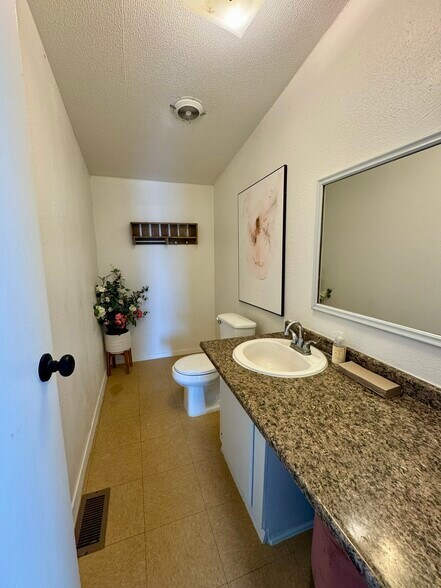 More Photos Of 3001 E Highway 199, Springtown Flex For Lease