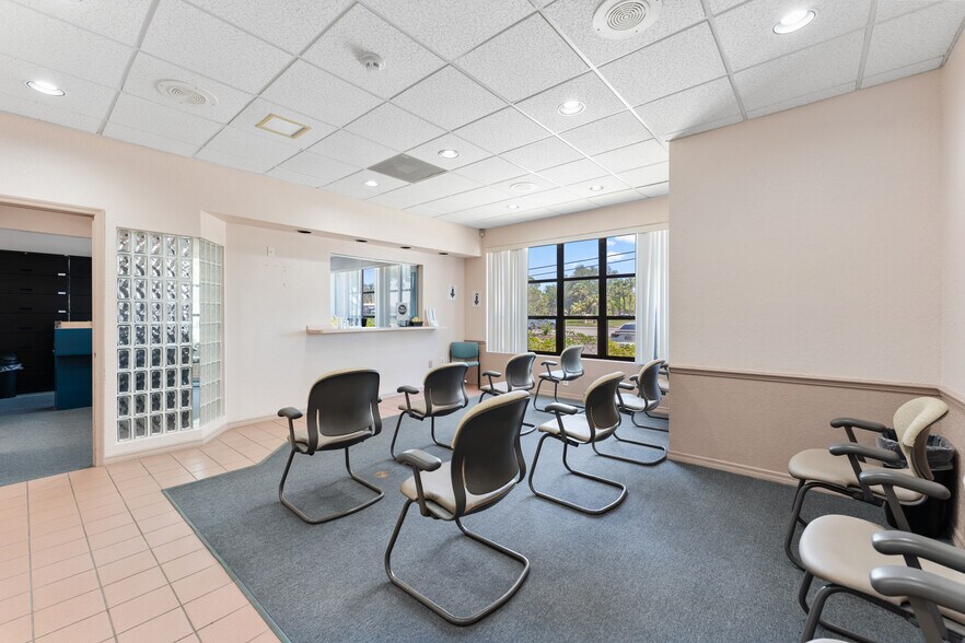 More Photos Of 3820 Tampa Rd, Palm Harbor Medical For Lease