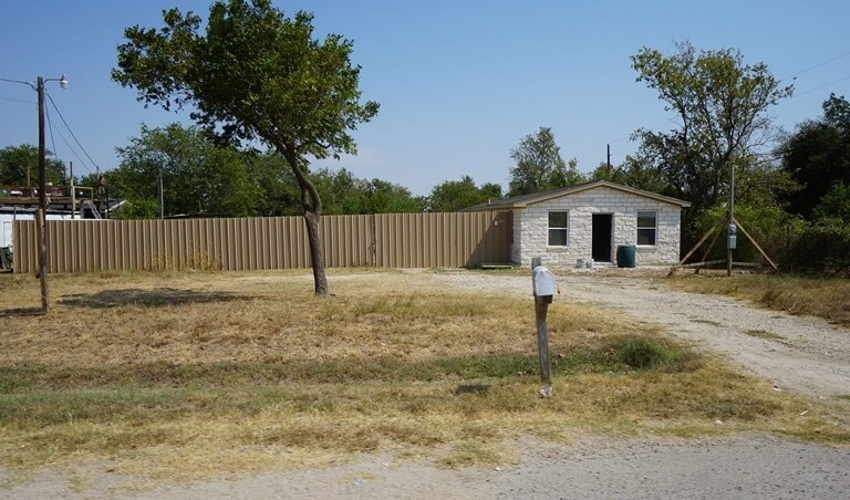 Primary Photo Of 2502 County Road 172, Round Rock Showroom For Lease