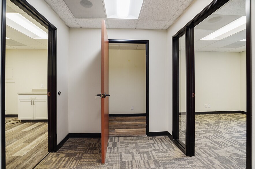 More Photos Of 30423 Canwood St, Agoura Hills Office For Sale