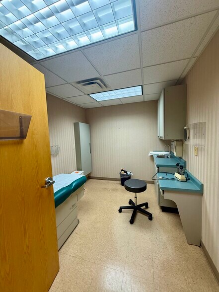 More Photos Of 1217 Davie Ave, Statesville Medical For Sale