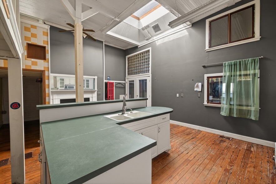 More Photos Of 304 S Cherokee Rd, Social Circle Flex For Sale