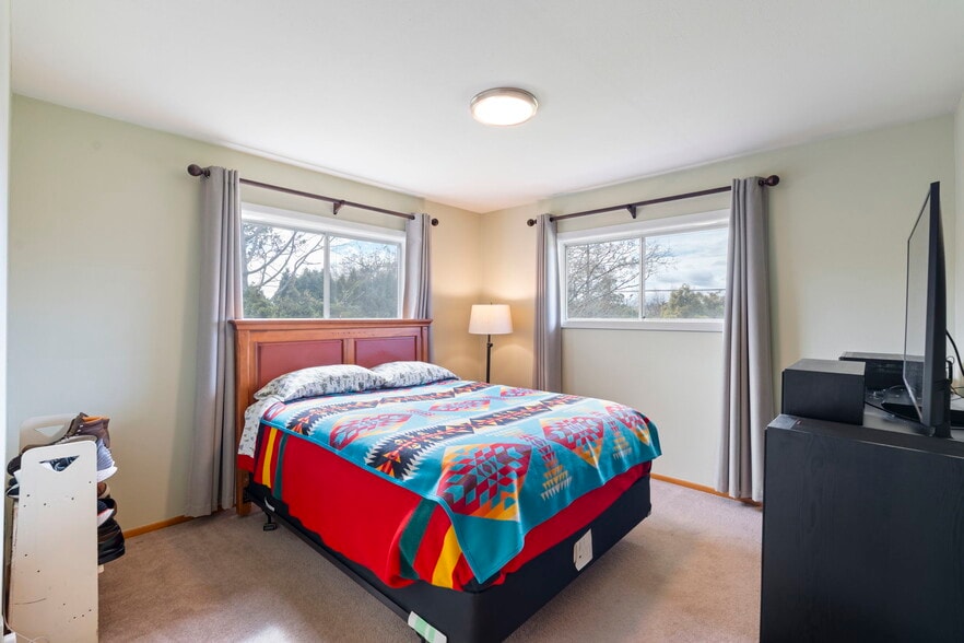 More Photos Of 1553 Bishop Rd, Chehalis Flex For Sale