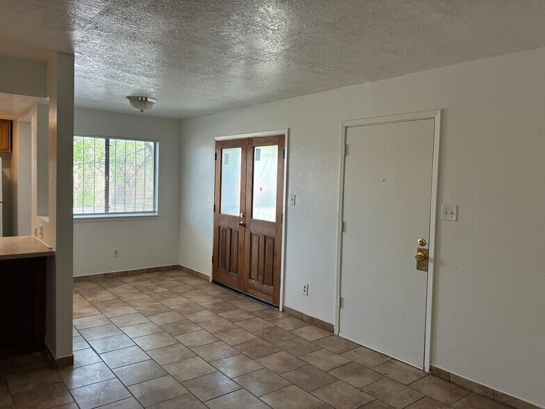 More Photos Of 2810 Vail Ave SE, Albuquerque Apartments For Sale