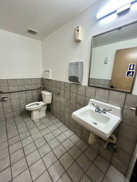 More Photos Of 6431 W Sahara Ave, Las Vegas Loft Creative Space For Lease