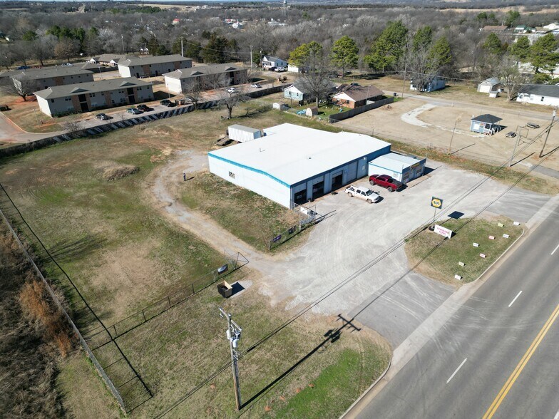 More Photos Of 406 S Dawson St, Meeker Auto Repair For Sale