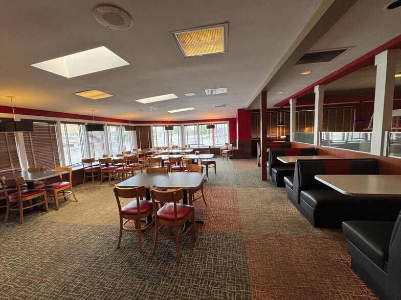 More Photos Of 4765 Montgomery Rd, Cincinnati Restaurant For Sale