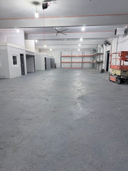 More Photos Of 21 Nursery Ln, Rye Warehouse For Lease
