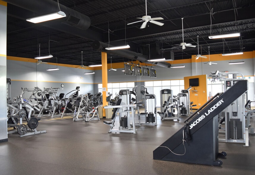 More Photos Of 3701 Arco Corporate Dr, Charlotte Office Residential For Lease