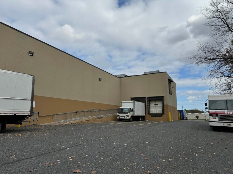 More Photos Of 2126 N Fountain Green Rd, Bel Air Supermarket For Sale