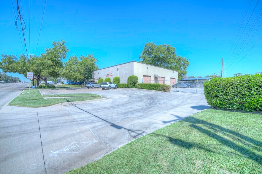 More Photos Of 2620 Carson St, Haltom City Light Distribution For Lease