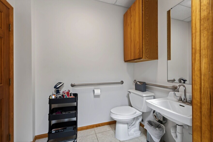 More Photos Of 1964 N Lakeman Dr, Bellbrook Medical For Sale