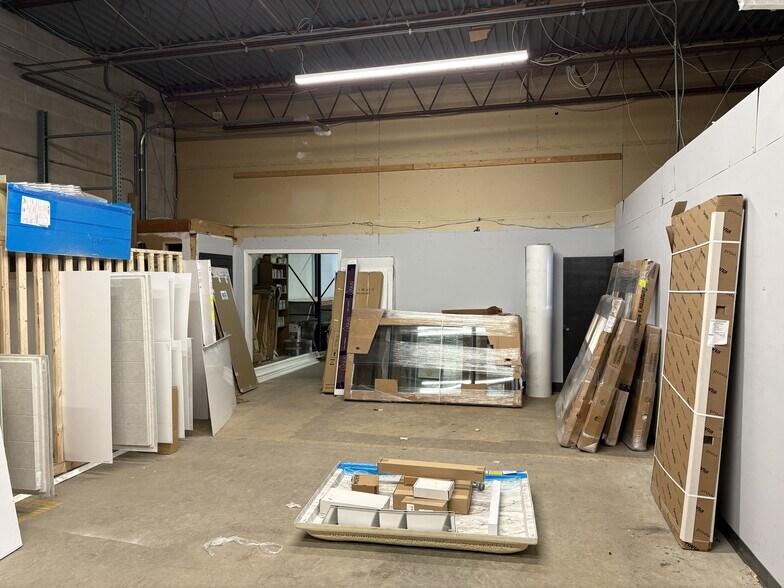 More Photos Of 1000 E Industrial Park Dr, Manchester Service For Lease