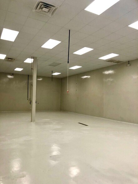 More Photos Of 2041 Amistad Dr, San Benito Warehouse For Sale