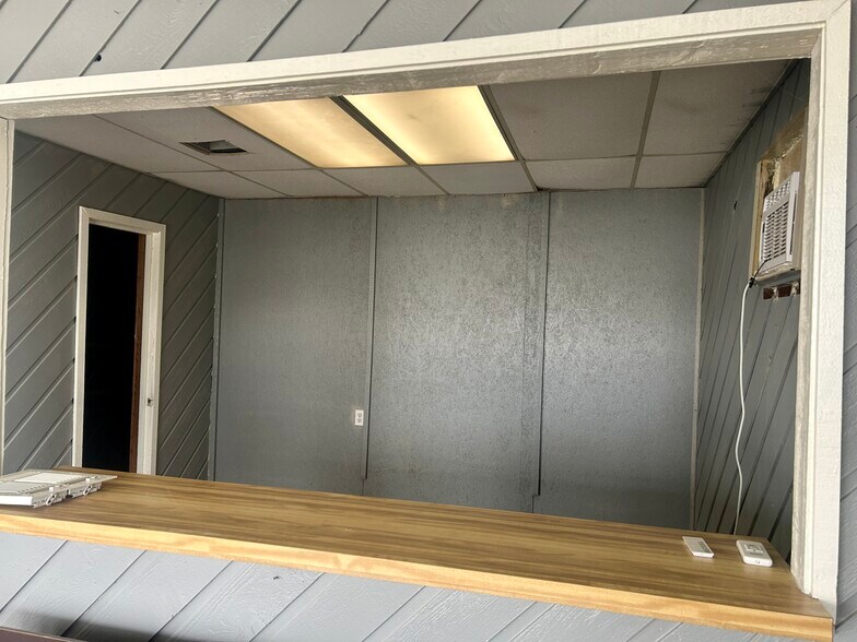 More Photos Of 201 S McQuarrie Ave, Wagoner Flex For Sale