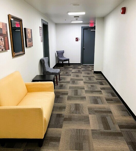 More Photos Of 8383 NE Sandy Blvd, Portland Office For Sale