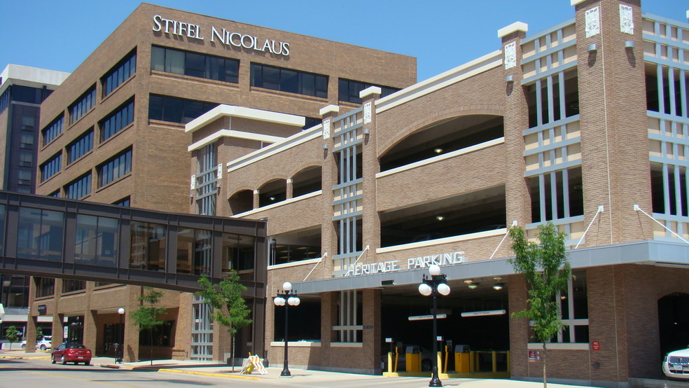 Primary Photo Of 700 4th St, Sioux City Office For Sale