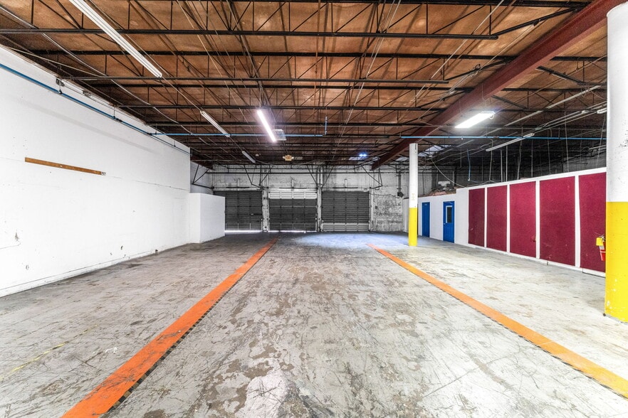 More Photos Of 7620 W 2nd Ct, Hialeah Warehouse For Sale