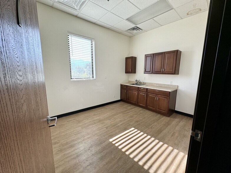 More Photos Of 3800 Foothill Blvd, Glendale Unknown For Lease