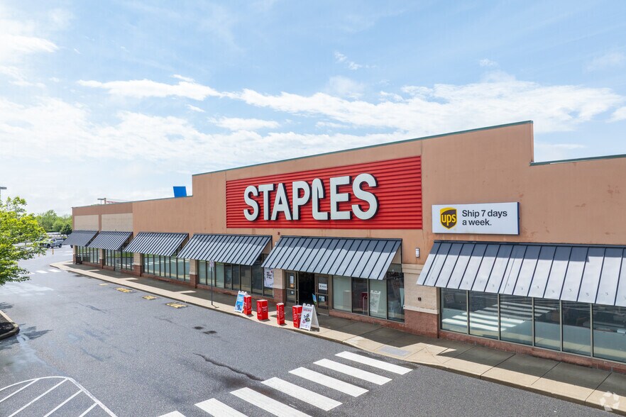 More Photos Of 640 N West End Blvd, Quakertown Storefront For Lease