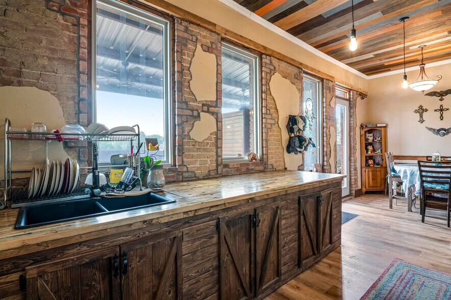 More Photos Of 412-414 Main St, Windom Restaurant For Sale