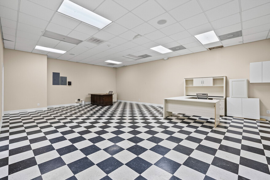 More Photos Of 1811 Alpine Dr, Clarksville Light Manufacturing For Lease