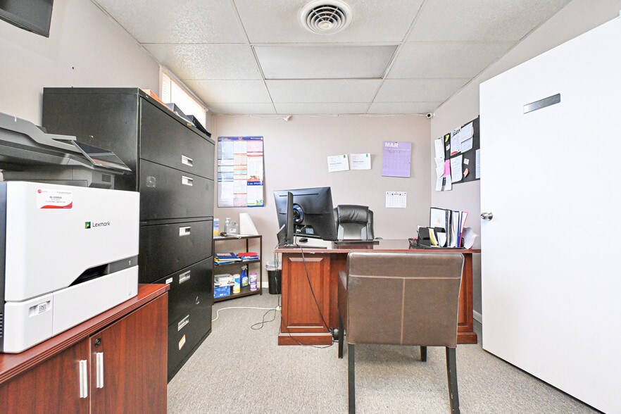 More Photos Of 8240 Clara Ave, Cincinnati Office For Sale