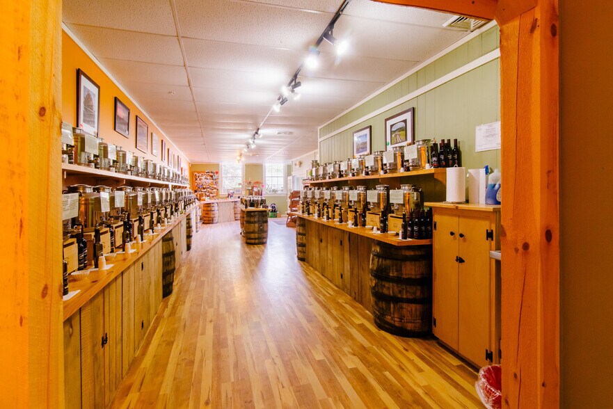 More Photos Of 43 Grove St, Peterborough Freestanding For Lease