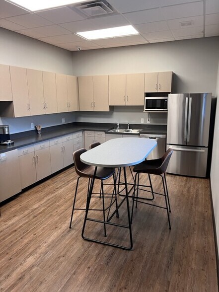 More Photos Of 1001-1021 Rondale Ct, Dardenne Prairie Office For Sale