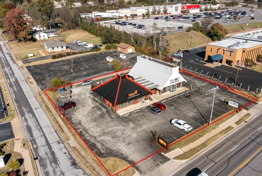 More Photos Of 15069 Manchester Rd, Ballwin Restaurant For Lease