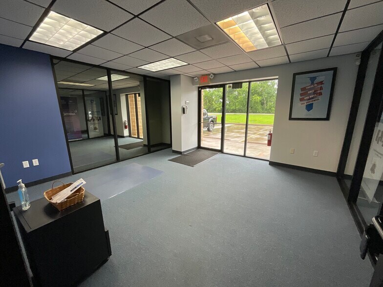 More Photos Of 1111 Anchor Rd, Angleton Light Distribution For Sale