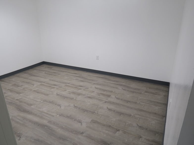 More Photos Of 5818 Southwest Fwy, Houston Showroom For Lease