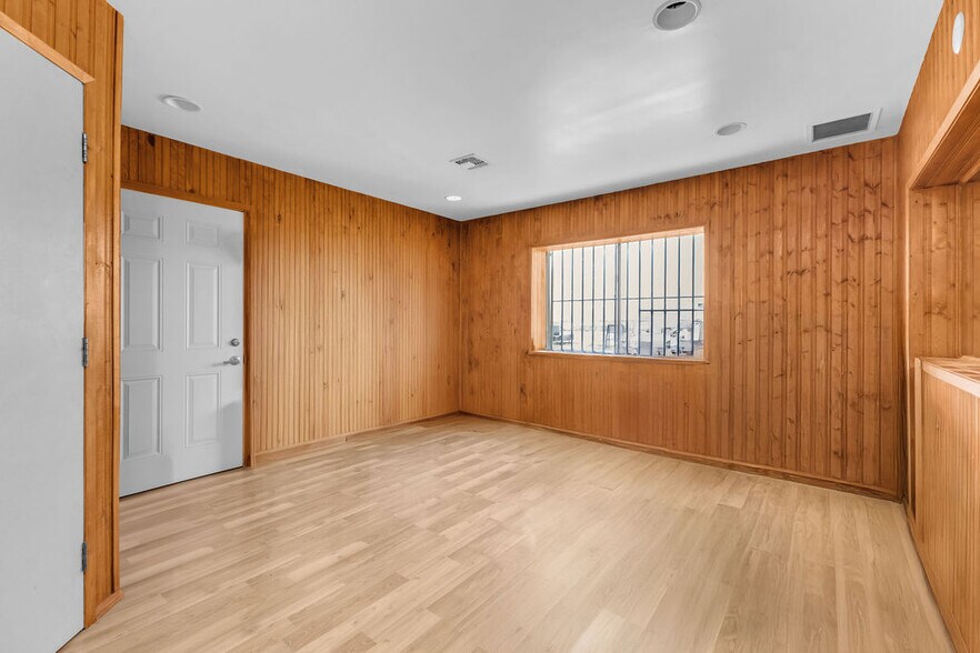 More Photos Of 81500 Industrial Pl, Indio Warehouse For Sale