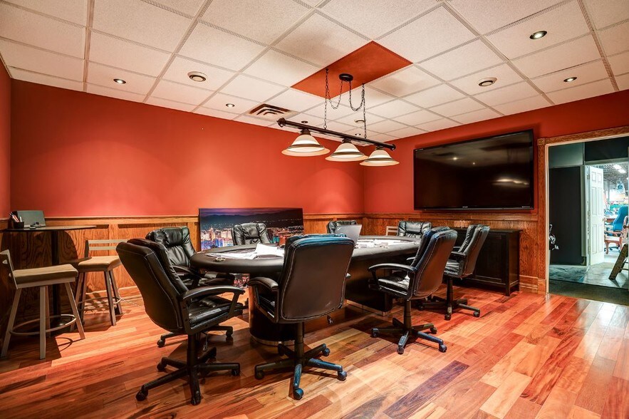 More Photos Of 1220 Matheson Blvd E, Mississauga Warehouse For Sale