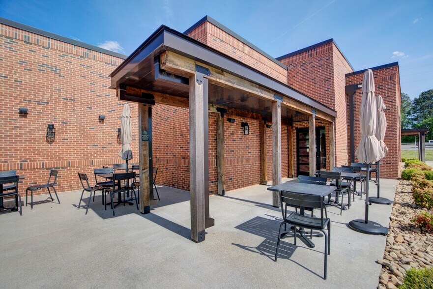 More Photos Of 640 Braves Blvd NE, Rome General Retail For Sale