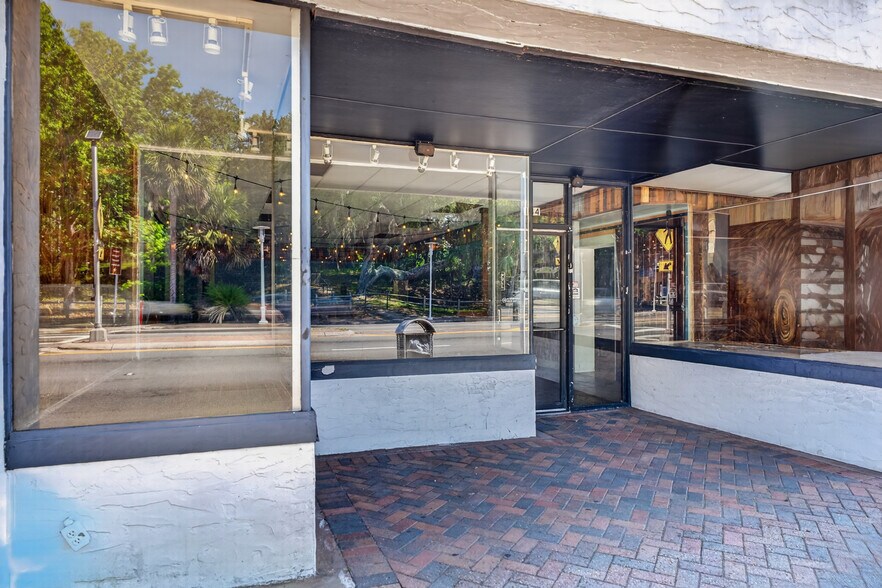 More Photos Of 142 & 144 US-98 Miracle Strip Pky, Fort Walton Beach Storefront For Sale