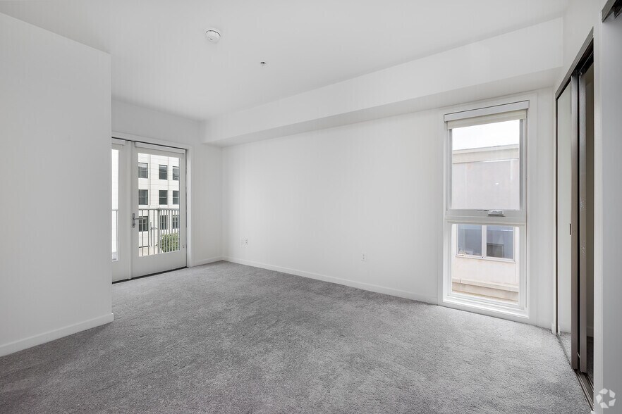 More Photos Of 214 Santa Monica Blvd, Santa Monica Apartments For Lease