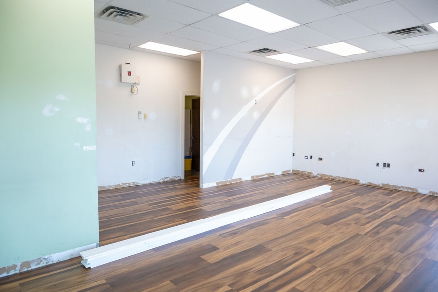 More Photos Of 1406 Main St, Stevensville Auto Dealership For Sale