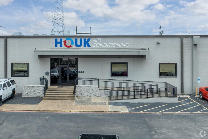 More Photos Of 833 111th St, Arlington Distribution For Lease