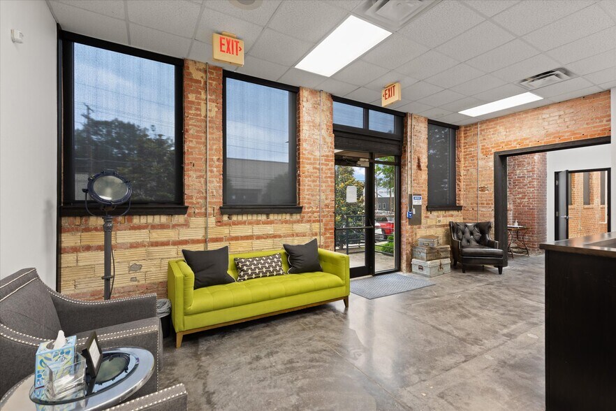 More Photos Of 501 N 3rd St, Longview Office For Sale
