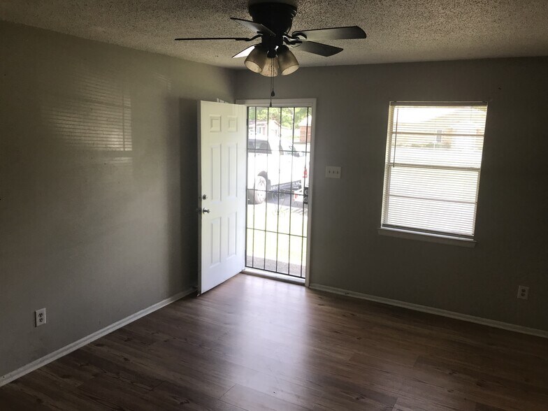 More Photos Of 3800 Hill Ave, Moss Point Apartments For Sale