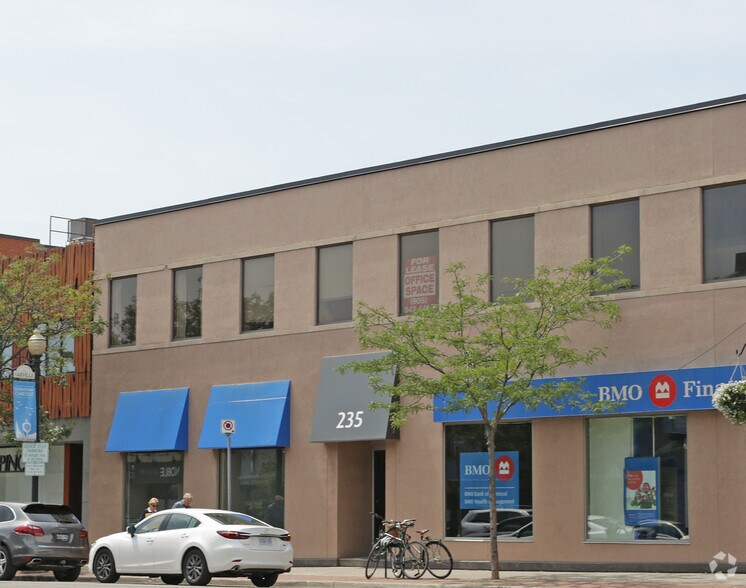 More Photos Of 235 Lakeshore Rd E, Oakville Storefront Retail Office For Lease