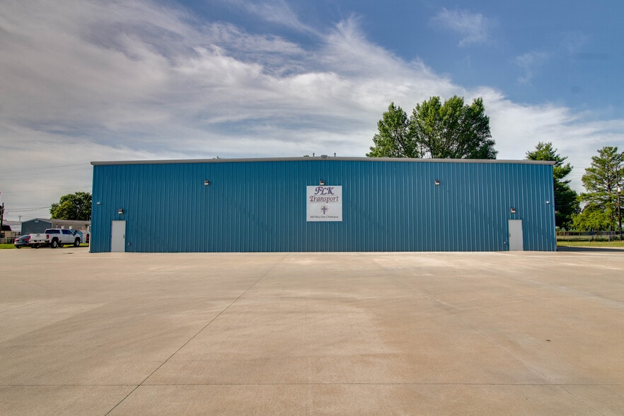 More Photos Of 300 Rou des Chateaux, Bethalto Parking Garage For Sale