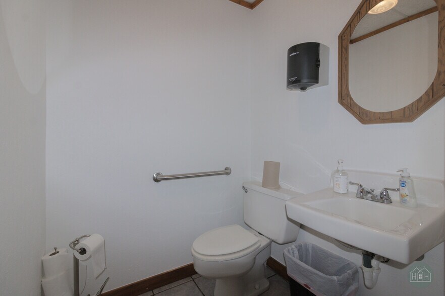 More Photos Of 3720 Wilbarger St, Vernon Flex For Sale