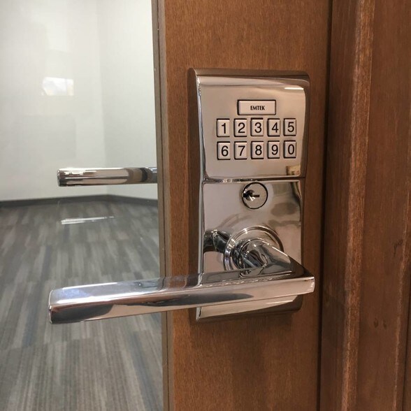 More Photos Of 1710 E 12 Mile Rd, Royal Oak Coworking Space