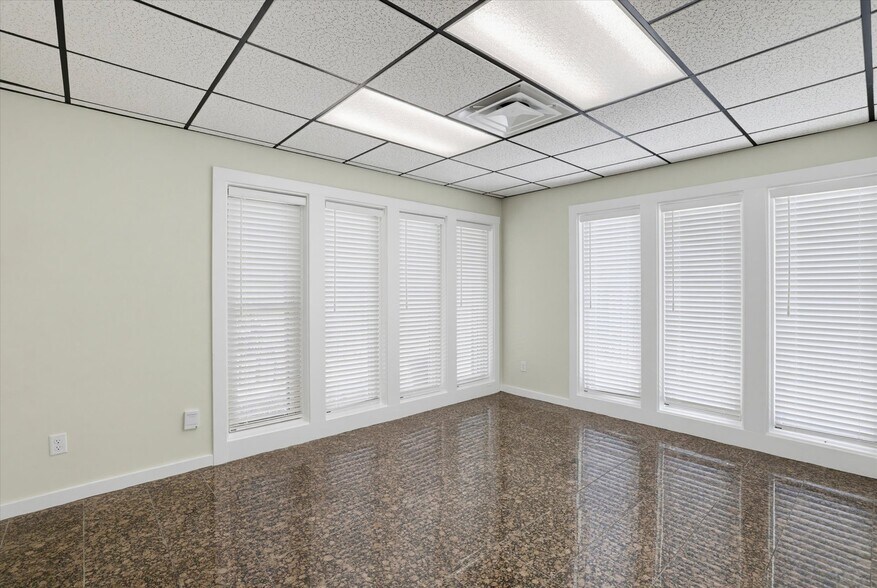 More Photos Of 1801 N Meridian Rd, Tallahassee Office For Lease