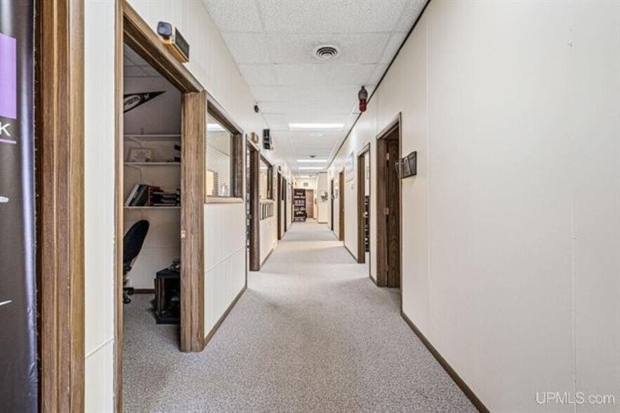 More Photos Of 1009 W Ridge St, Marquette Office For Sale