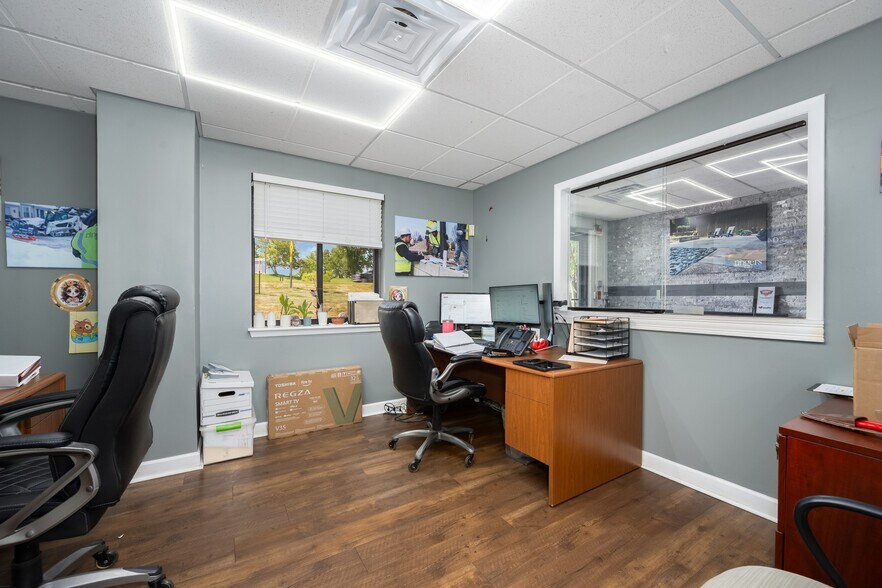 More Photos Of 2101 Route 176, Prairie Grove Showroom For Sale
