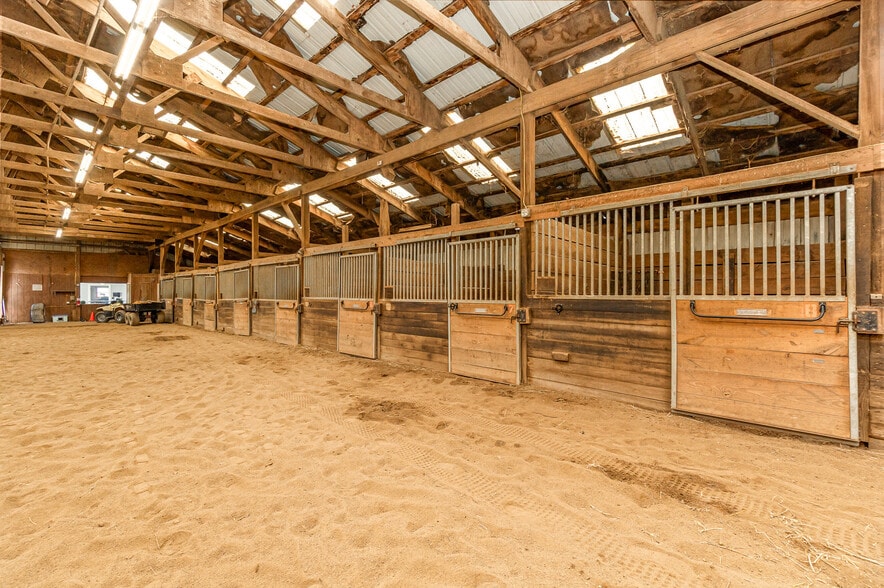 More Photos Of 7195 Singer Rd, Dayton Horse Stables For Sale
