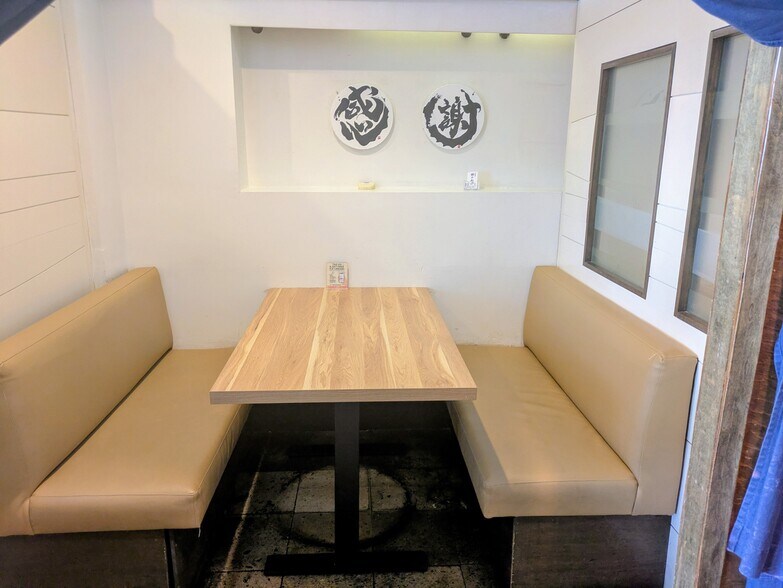More Photos Of 11675-11677 San Vicente Blvd, Los Angeles Storefront For Lease